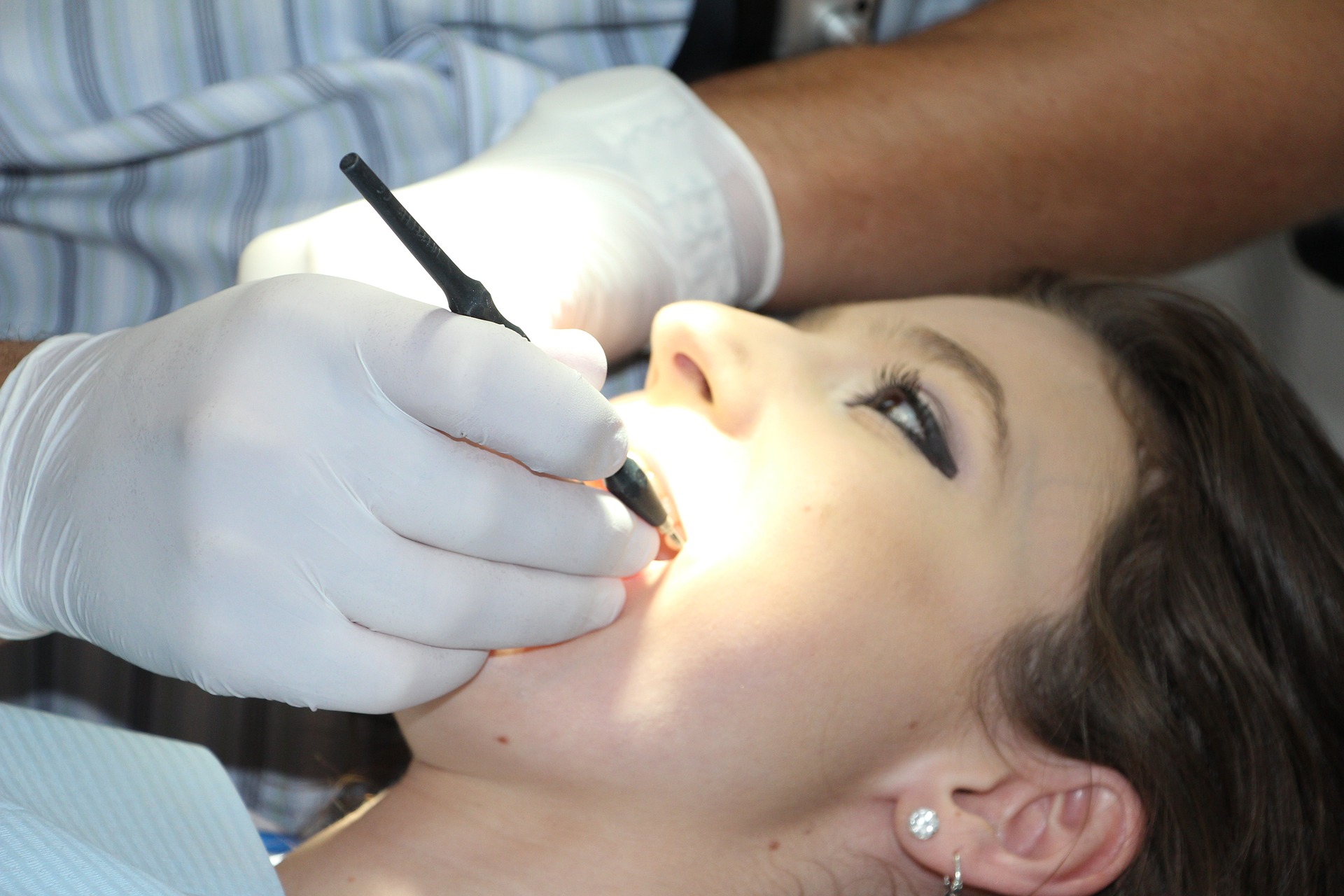 teeth-cleaning-1514692_1920
